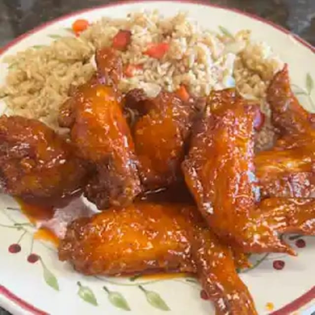 Buffalo Chicken Wing with Pork Fried Rice Buffalo 鸡翅.