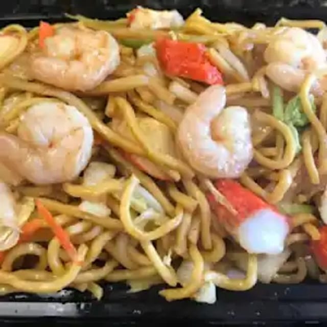 Seafood Lo Mein 海鲜捞面.