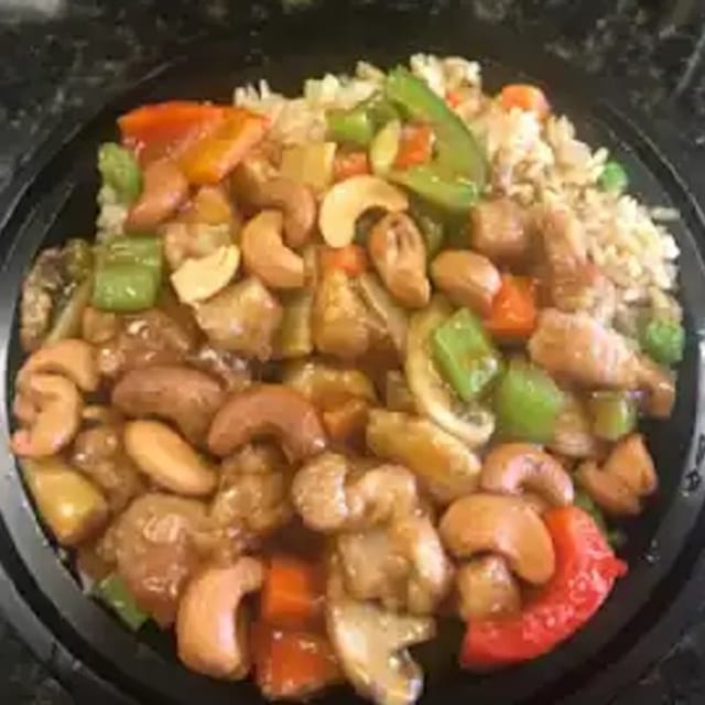 Diced Chicken with Cashew Nuts 腰果鸡.