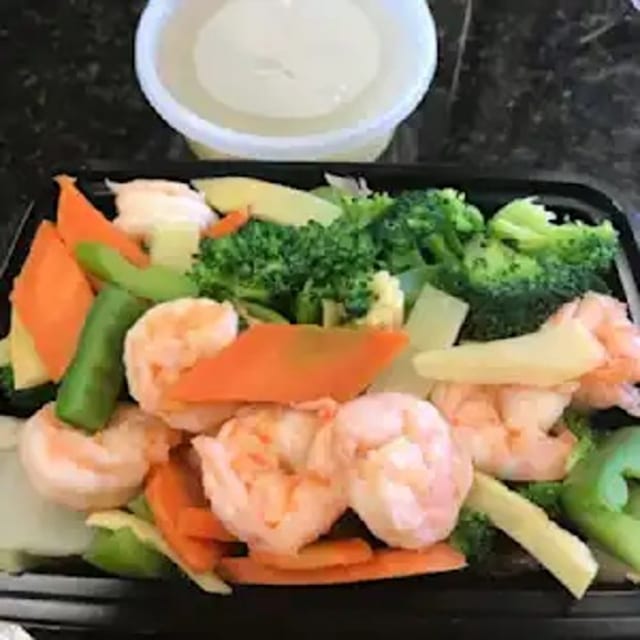 Steam Shrimp with Mixed Vegetables 水煮杂菜虾.