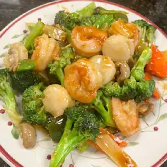 Shrimp and Scallops in Garlic Sauce 鱼香干贝虾.