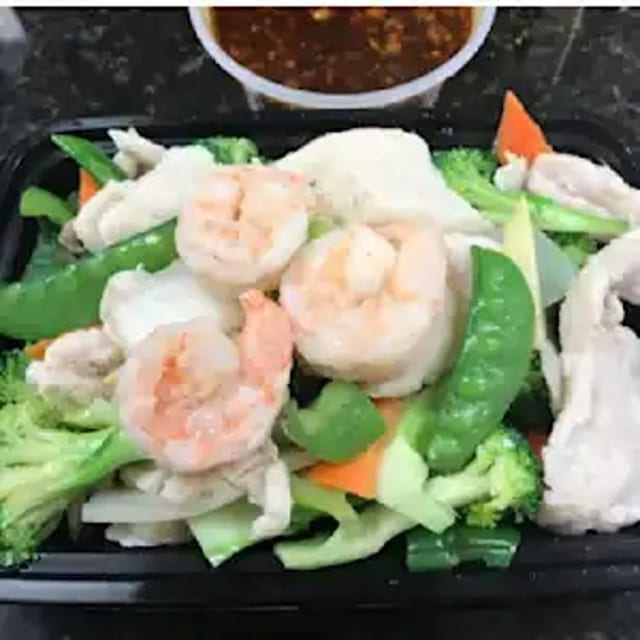 Steam Shrimp and Chicken with Mixed Vegetables 水煮杂菜鸡虾.