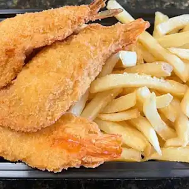Fantail Shrimp with French Fries 凤尾虾跟薯条.
